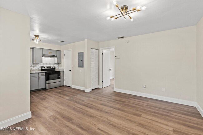Foto del edificio - 3329 Mayflower St