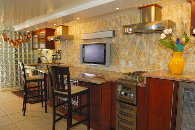 Building Photo - 55 Fair Oaks St