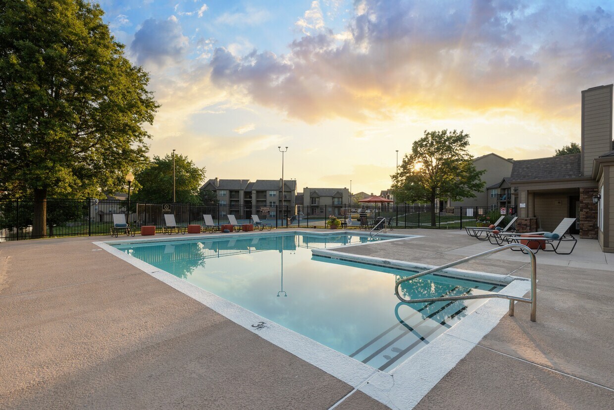 The Lakes Apartments Apartments at 7301 NW Donovan Dr Kansas City, MO
