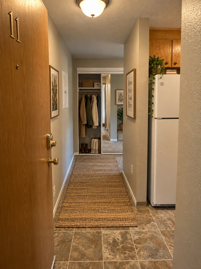 Foto del edificio - 325 Canyon Dr