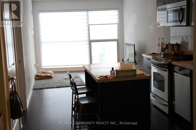 Photo du bâtiment - 386-386 Yonge St