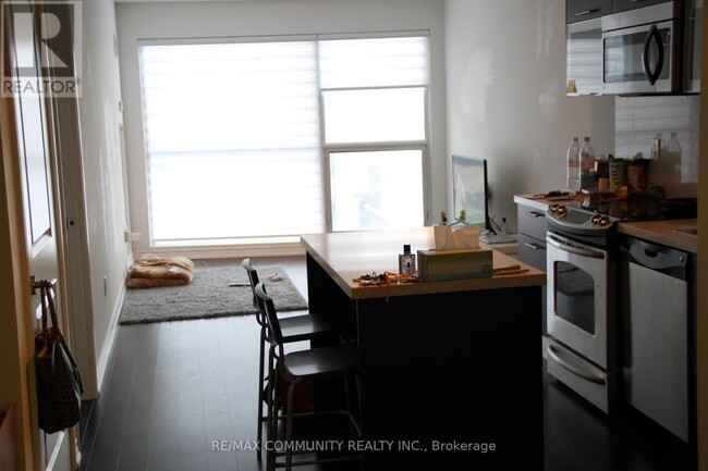 Photo du bâtiment - 386-386 Yonge St