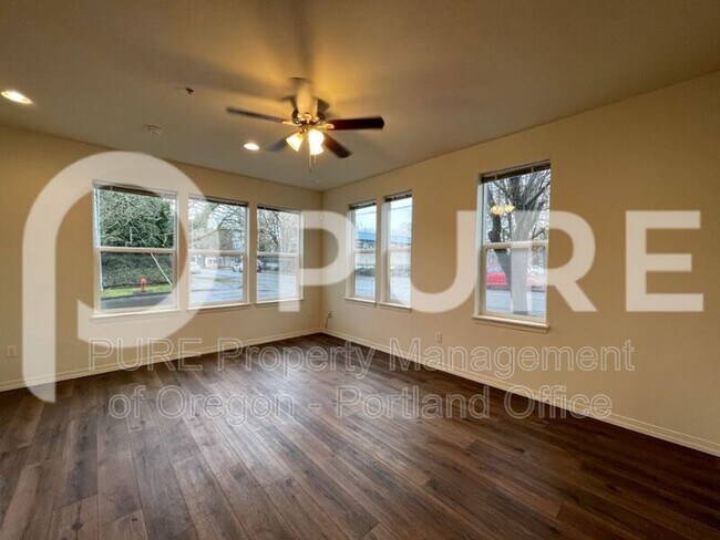 Foto del edificio - 5490 SE Milwaukie Ave