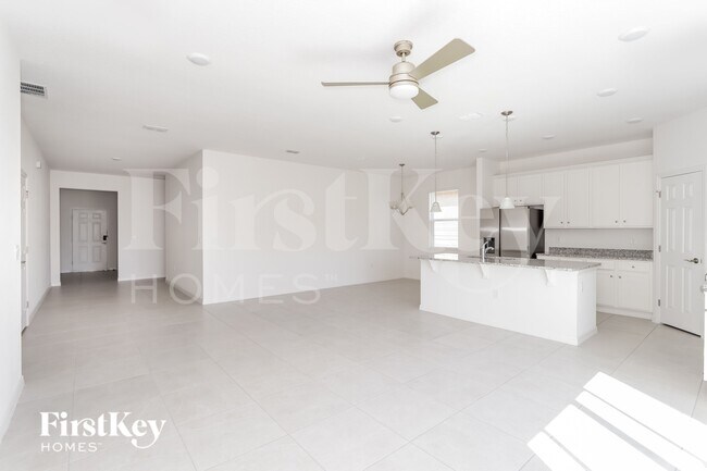 Foto del edificio - 519 Crown Rose Dr