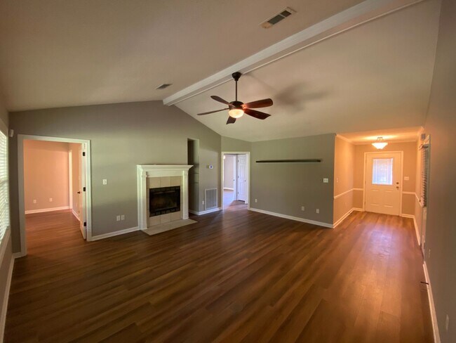 Building Photo - Home for rent in Tuscaloosa! Available to view with a 48 hour notice!