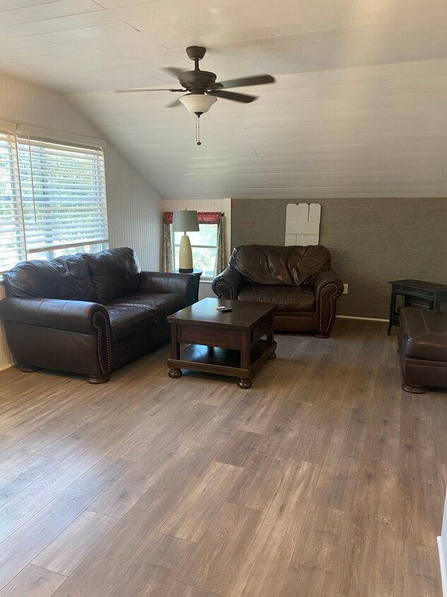 Foto principal - 4828 Melita Ave