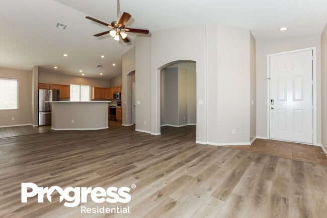 Building Photo - 4101 S Vineyard Ave