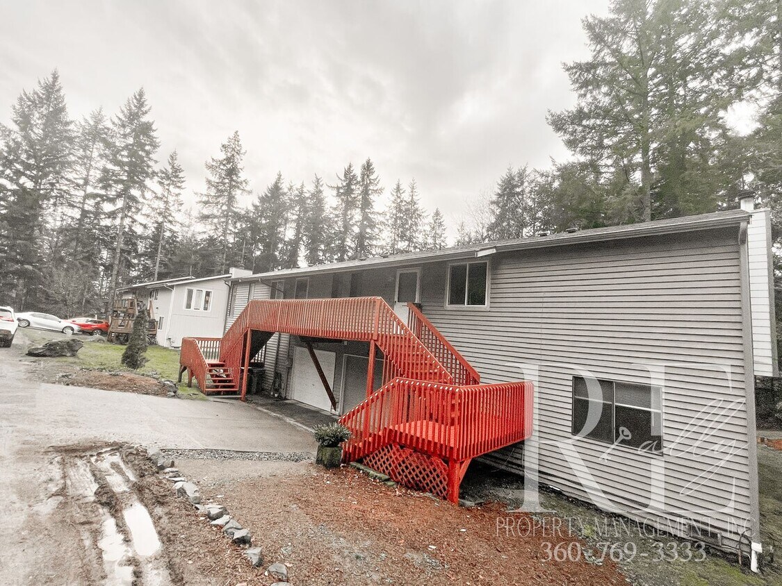 Foto principal - Spacious Duplex with Covered Porches & Garage