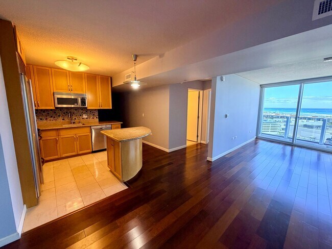 Foto del edificio - Luxury Living at Moana Pacific 2Bedroom, 2 Bathroom, 2 Parking Available NOW
