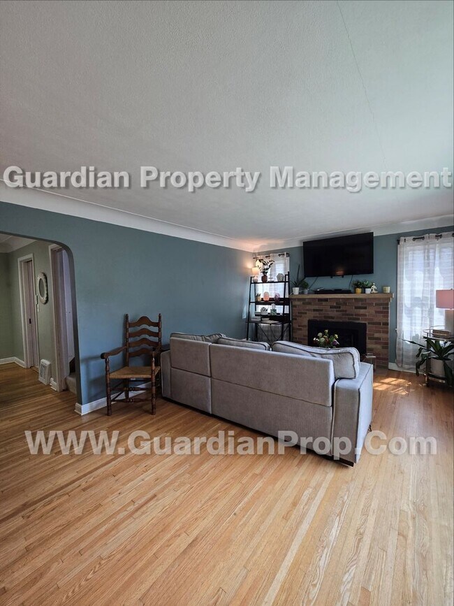 Foto del edificio - 3313 Library Ln