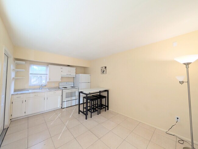 Cocina/Sala de estar - 1118 15th St W