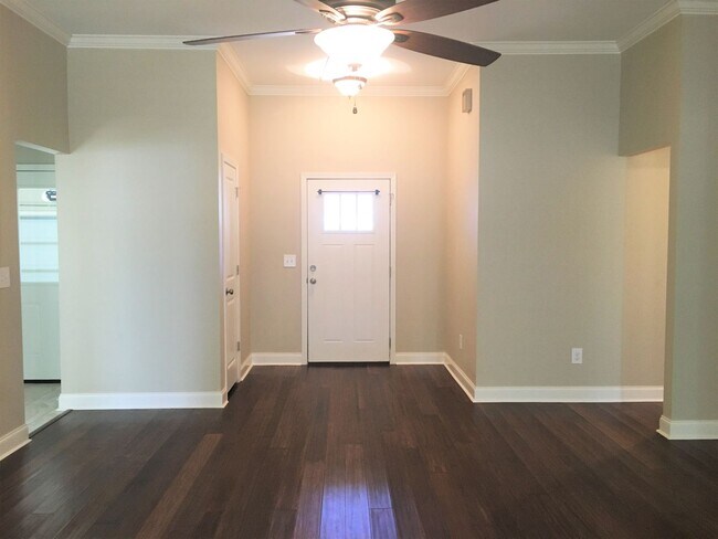 Building Photo - Great Home near Hilltop Elementary