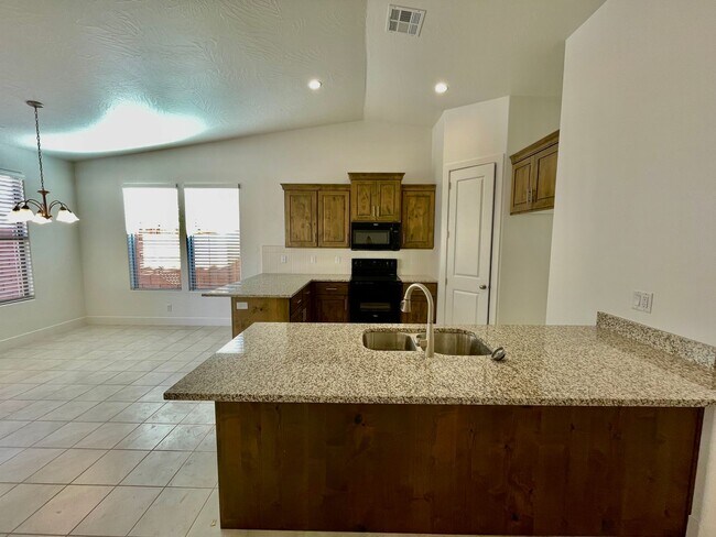 Foto del edificio - Lovely Three Bedroom Home in Brio