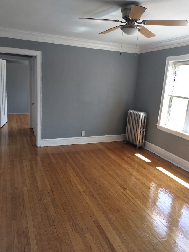 Living Room - 106 E 72nd St