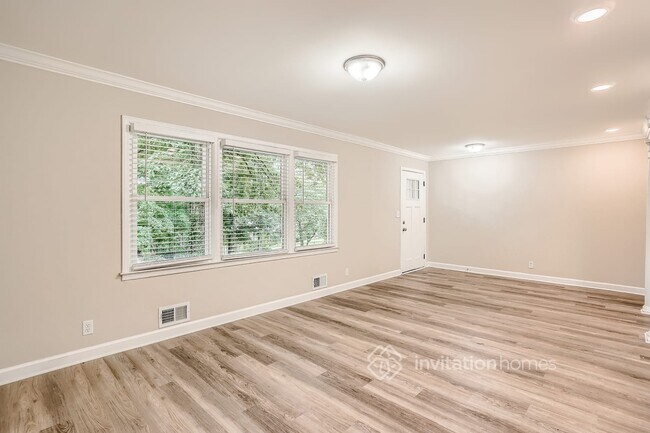 Building Photo - 2846 Cedarbrook Dr
