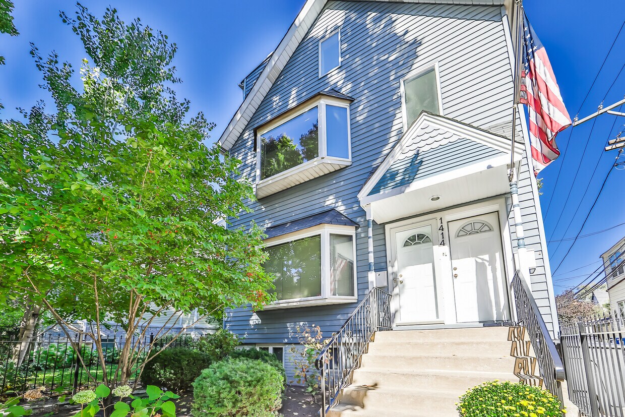 Primary Photo - 1414 W Melrose St