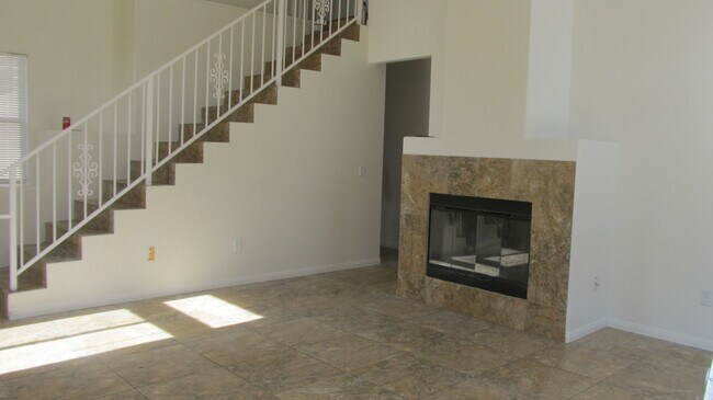 Building Photo - 4 bedroom house near the beach