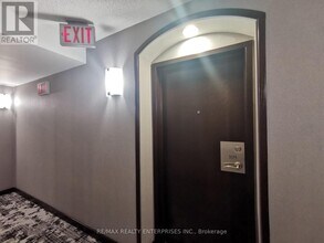 Building Photo - 10 Queens Quay W