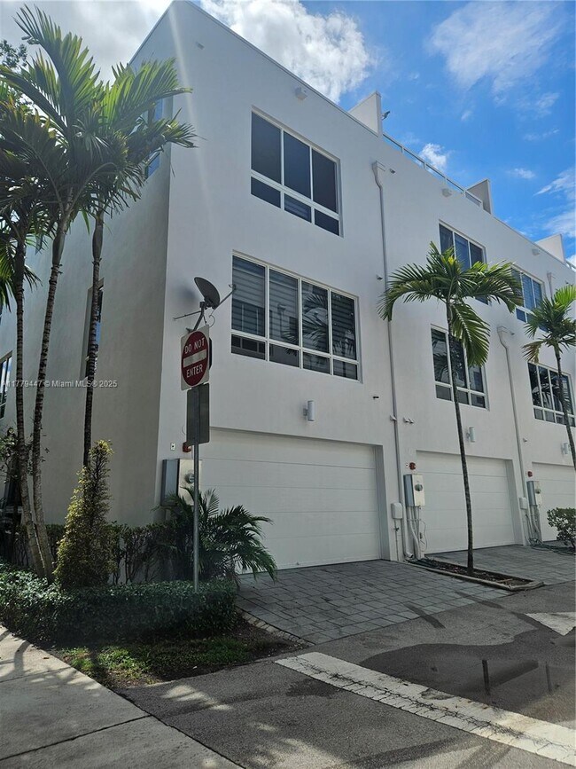 Foto del edificio - 6670 NW 105th Ct