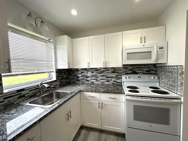 Foto del edificio - 2723 Dudley Dr W