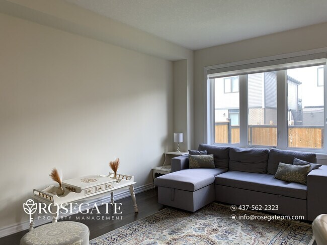 Photo du bâtiment - 3-Bedroom Upper-Level Apartment in Brantford | 2 Parking Spots + Private Garage