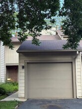 Building Photo - 823 Gladstone Dr