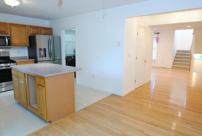 Building Photo - 55 Georgetown Dr