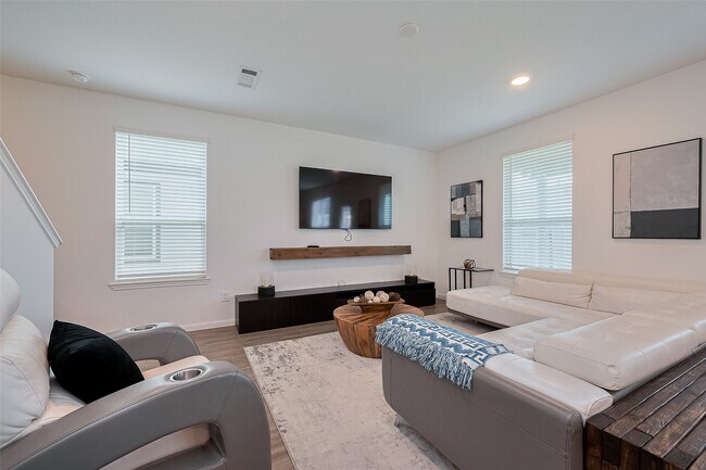 Building Photo - 17711 Vernonia Ln