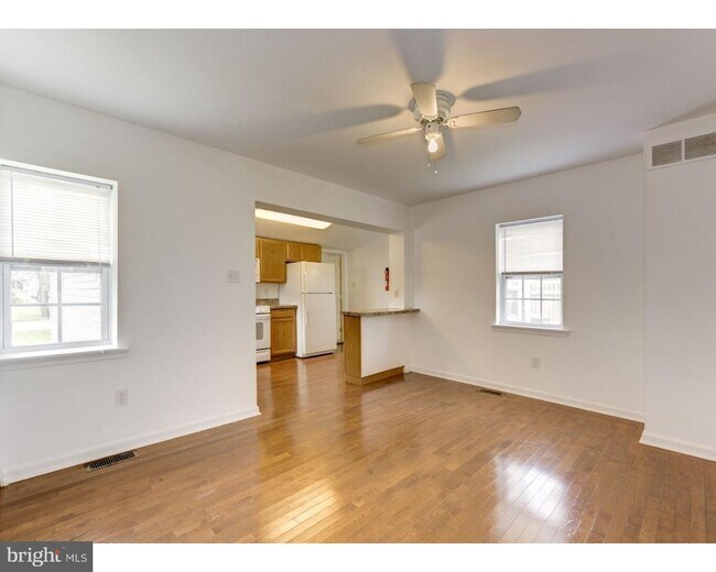 Building Photo - 219 Ellis St