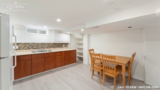 Photo du bâtiment - 136 Mohawk Rd E