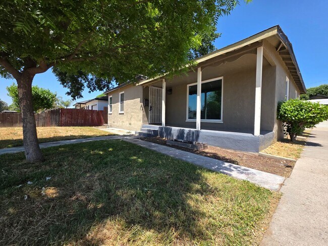 Building Photo - 112 W Feemster Ave