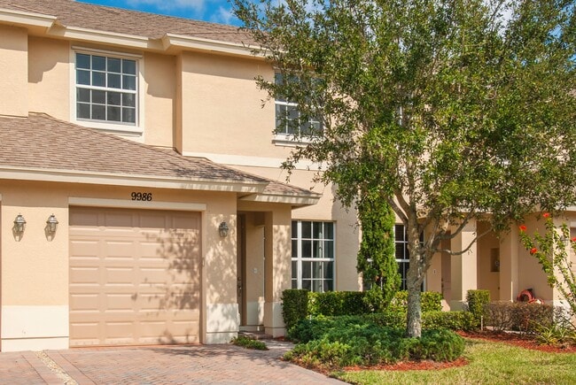 Building Photo - 9986 E Villa Cir