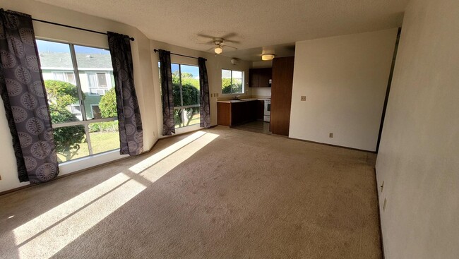 Foto del edificio - Mililani Parkway 2 Bedroom 1 Bath with 2 P...