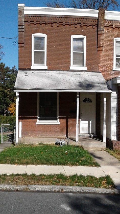 Front View - 410 9th St
