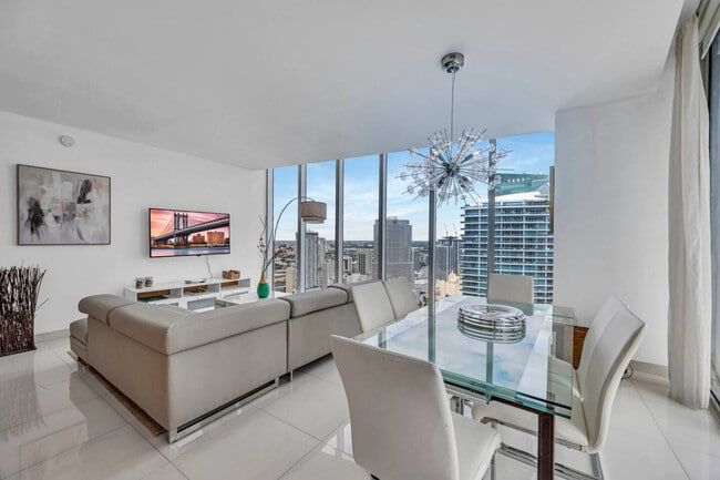 Building Photo - 485 Brickell Ave