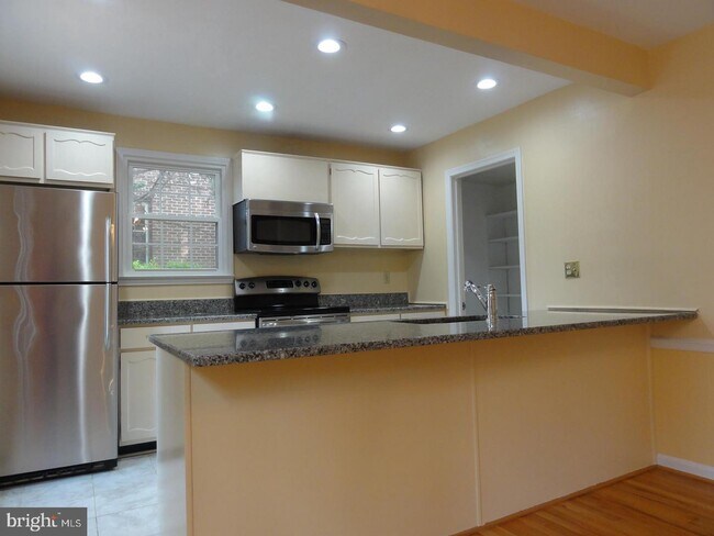 Foto del edificio - 1716 Dryden Way
