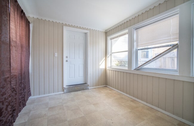 Building Photo - 8424 N Fox Croft Ln