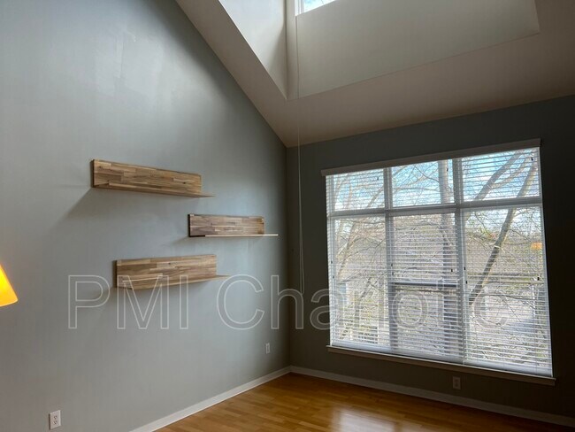 Foto del edificio - 2125 Southend Dr