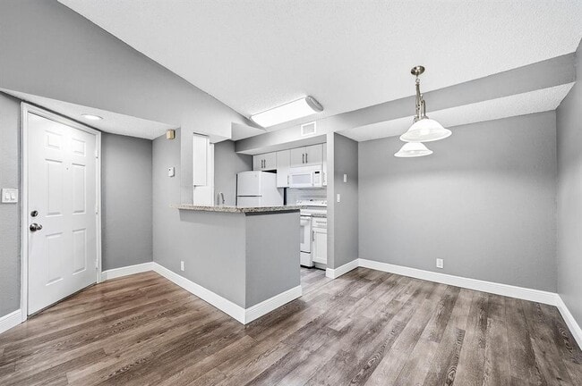 Building Photo - 2900 S University Dr
