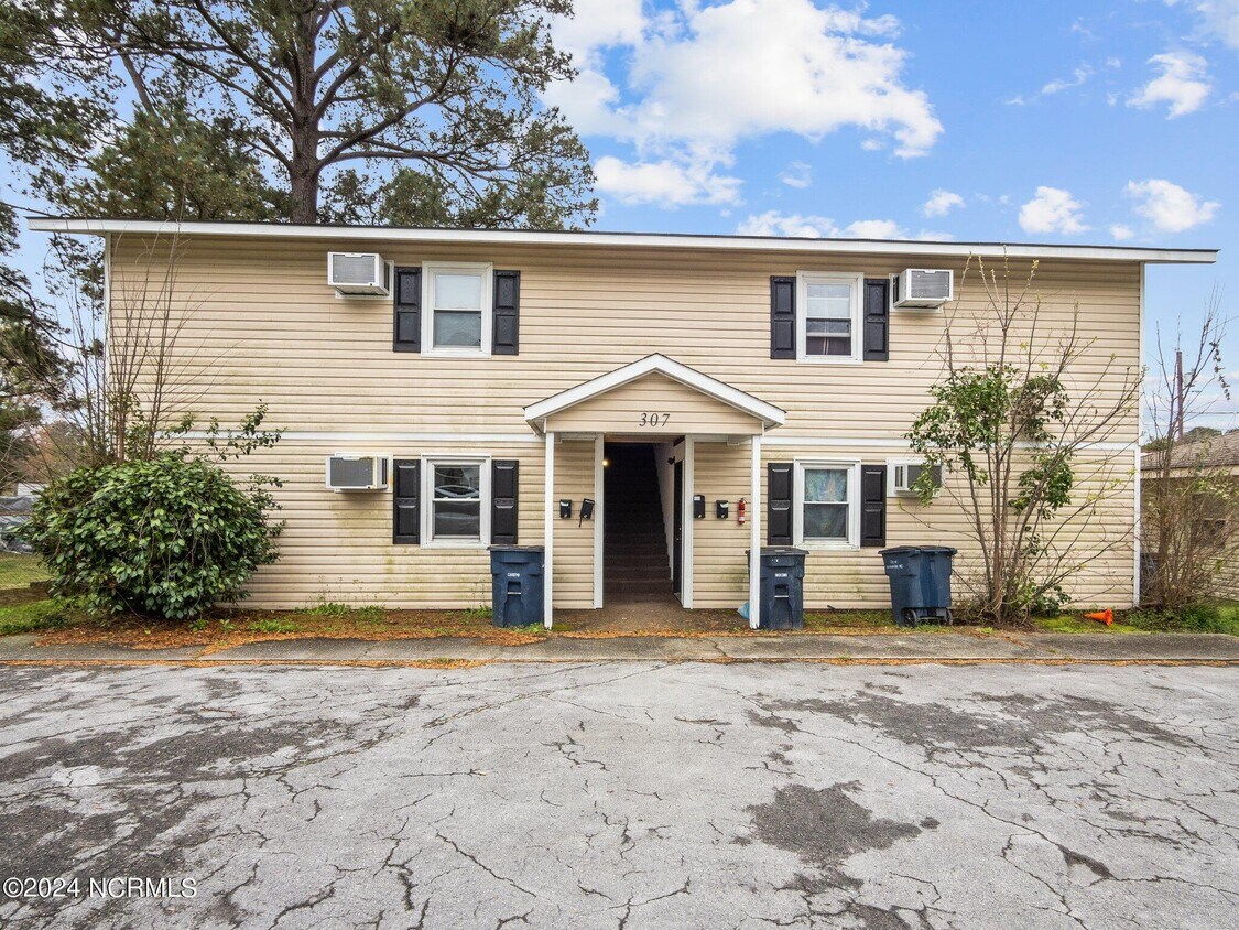 Primary Photo - 307 Richlands Ave