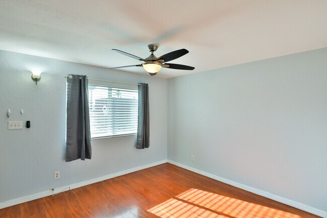 Building Photo - 1750 E Mateo Cir