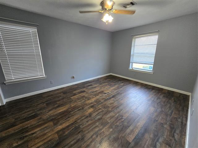 Building Photo - 427 Royal Crest Dr