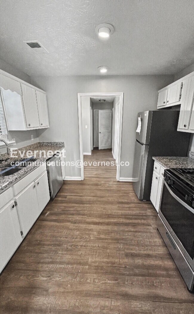 Foto del edificio - Limited Time Special Offer / 3 Bed, 2 Bath Home with Garage / Pet-Friendly / Vouchers Accepted / ...