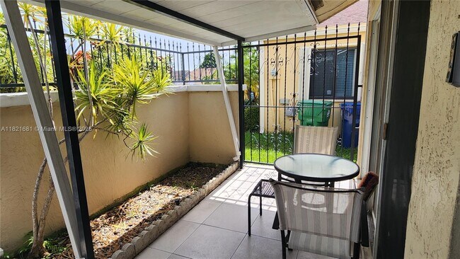 Foto del edificio - 3243 NW 203rd Ln