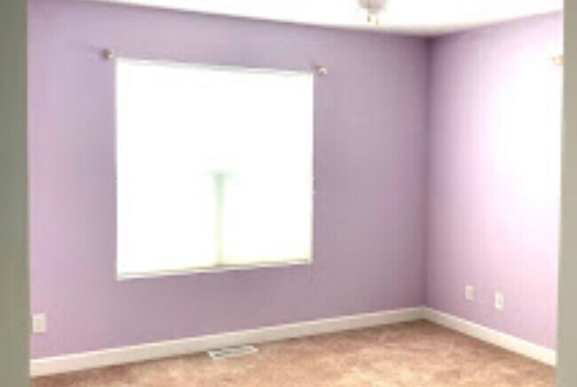 Building Photo - RECENTLY LISTED RENTAL!