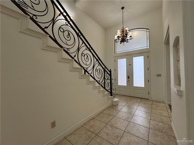 Building Photo - 4012 Ulex Ave