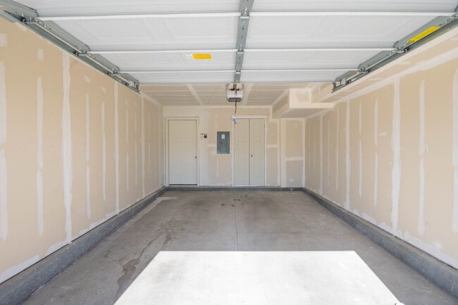 Building Photo - Gorgeous 3-Story Townhomes in Colony Farms...