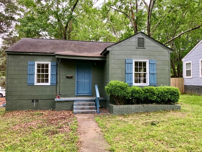 Building Photo - This 2/1 in the Broadmoor Community is rea...