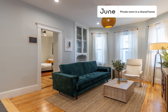 Building Photo - Private bedroom in 4 bed/2 bath Home