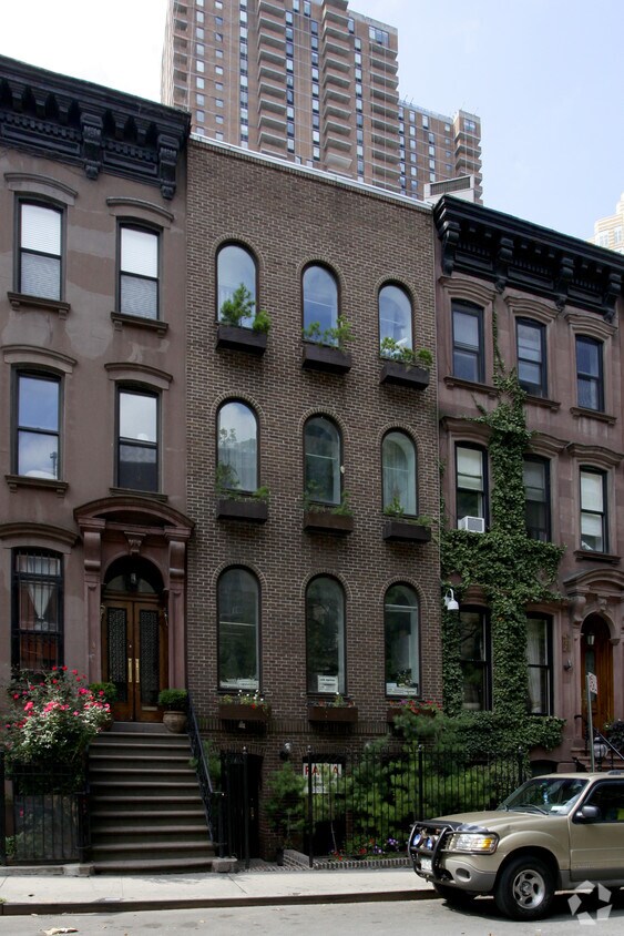 Primary Photo - 450 W 44th St